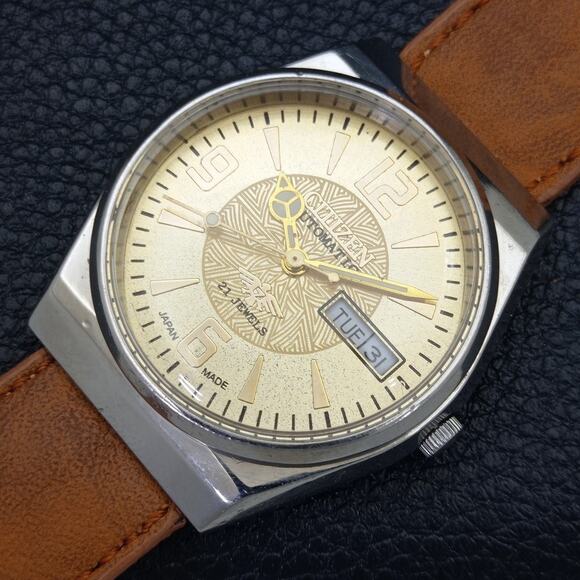 Vintage 1980 Citizen Automatic Mens Silver Watch W/daydate & Gold accents - Picture 5 of 7